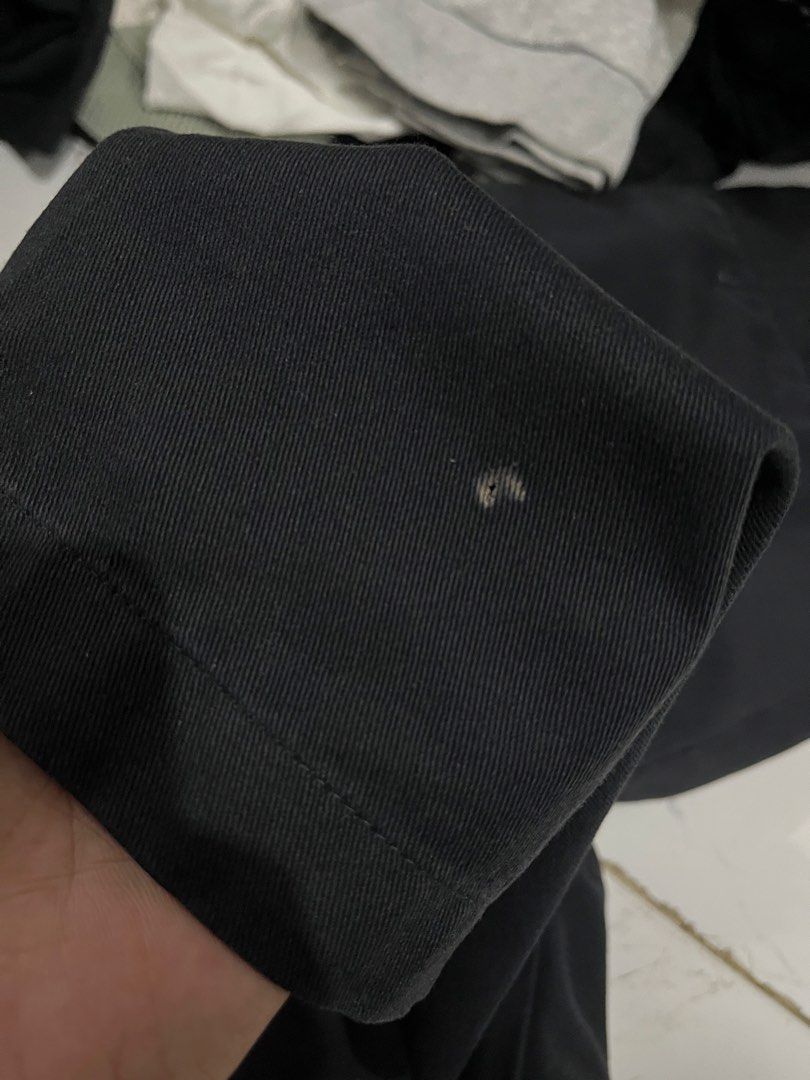 Dickies Dpatch black short size 40 (Category: Shorts) located in Santa Rosa. Submitted by jhongilber04420 (Listing ID 1470502493, Image 3). Description: Dickies Dpatch black short 40w 26L 15 ol Excellent condi 6/10 color rate Issue small pin hole 850.