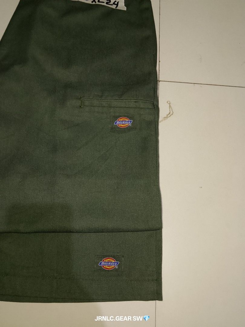 dickies gear original (Category: Coats, Jackets and Outerwear) located in Manila. Submitted by jrnlc.gearssw (Listing ID 1470461055, Image 2). Description: double patch side pocket work color : hunter green size 30 length 24 no issue asnew excellent color rate / condition 9.5/10 both .