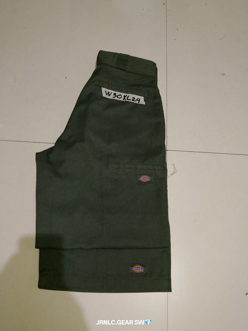 dickies gear original (Category: Coats, Jackets and Outerwear) located in Manila. Submitted by jrnlc.gearssw (Listing ID 1470461055, Image 1). Description: double patch side pocket work color : hunter green size 30 length 24 no issue asnew excellent color rate / condition 9.5/10 both .