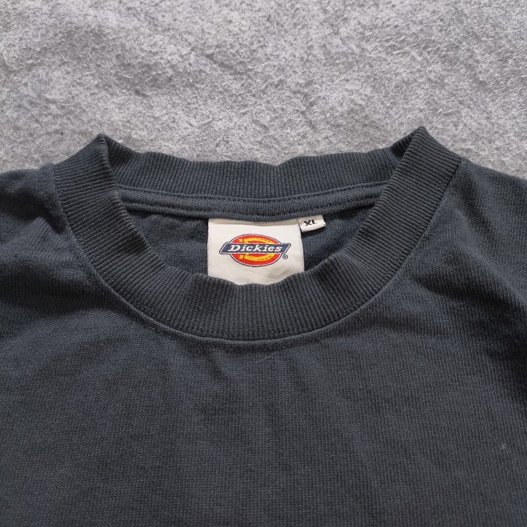 Dickies Heavyweight Boxy Pocket Shirt (Category: Tshirts & Polo Shirts ) located in Manila. Submitted by shykes_26 (Listing ID 1470486242, Image 3). Description: Dimensions Width - 28.5 Length - 27.5 Size on tag - XL Issues - None.