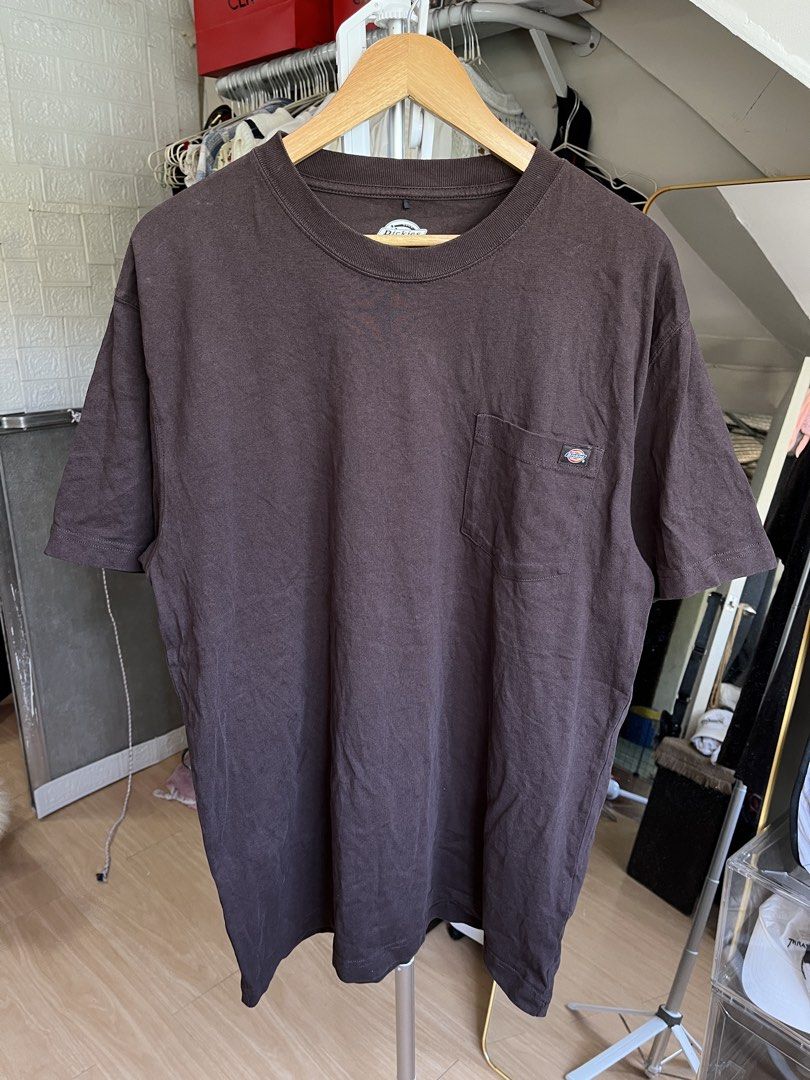 Dickies pocket tee (Choco brown) (Category: Tshirts & Polo Shirts ) located in Tayug. Submitted by thriftyshady_ (Listing ID 1470364936, Image 1). Description: Dickies L on tag 23x29 Dimes No issue 10/10 Condition and Color rate As new condition.