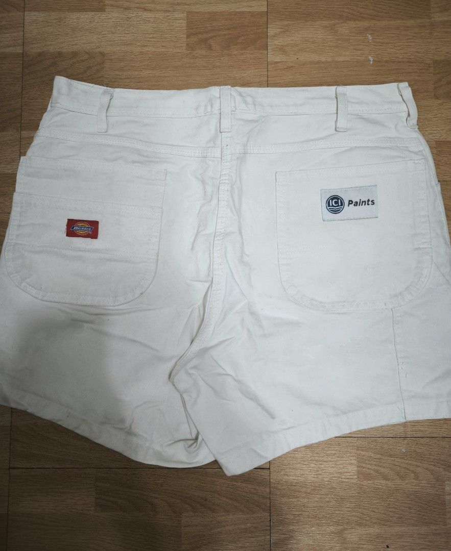 Dickies white shorts (Category: Shorts) located in Manila. Submitted by wearforce (Listing ID 1470495628, Image 3). Description: Dickies white shorts color: white fit: M-L color rate 9/10 in good condition 350 + sf.