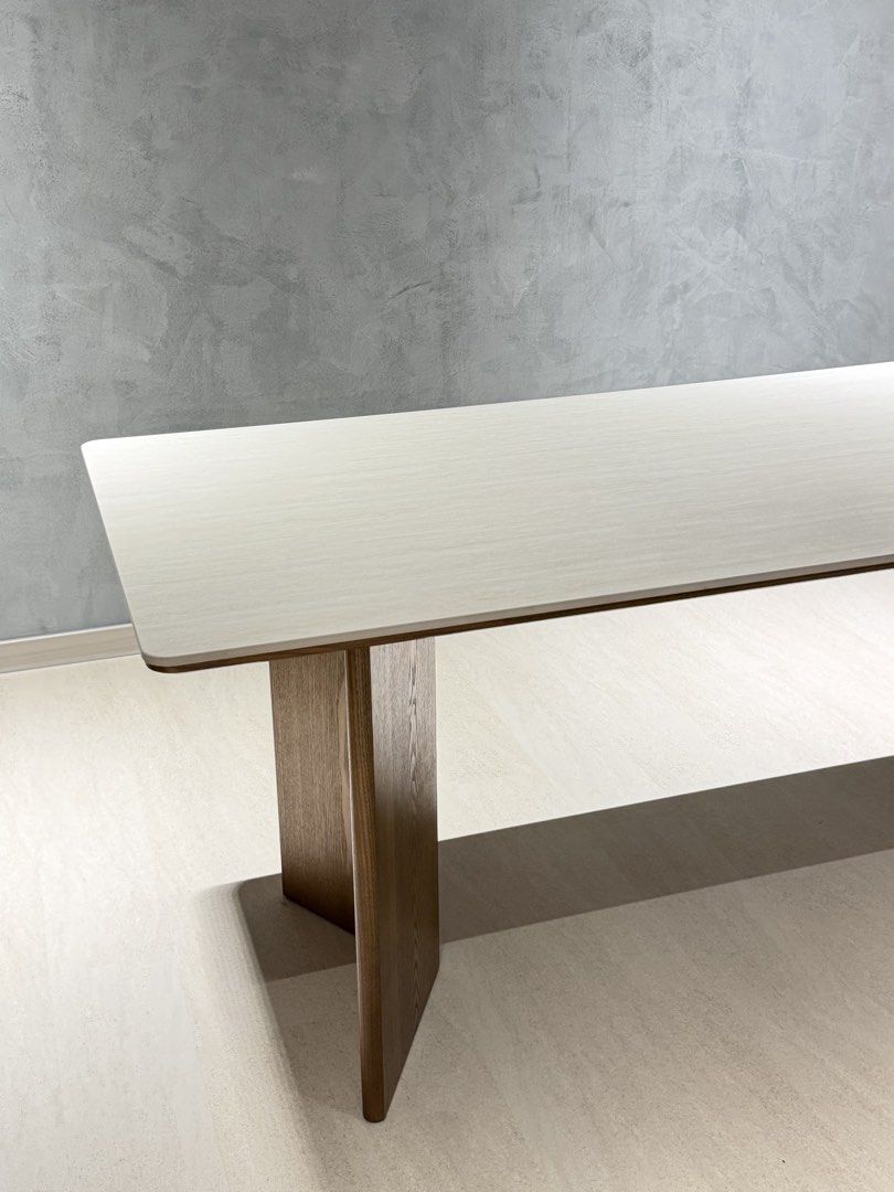 Dining table (Category: Tables & Sets) located in Kuala Lumpur. Submitted by vvvvvs10 (Listing ID 1470464780, Image 2). Description: 200cm x 80cm. Let me know if you’re interested.