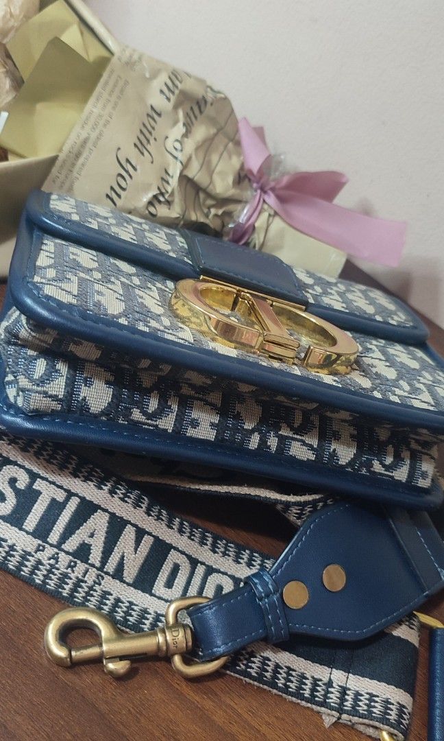 Dior Crossbody Bag (Category: Cross-body Bags) located in Pasig City. Submitted by xcess_baggage (Listing ID 1470557125, Image 2). Description: .
