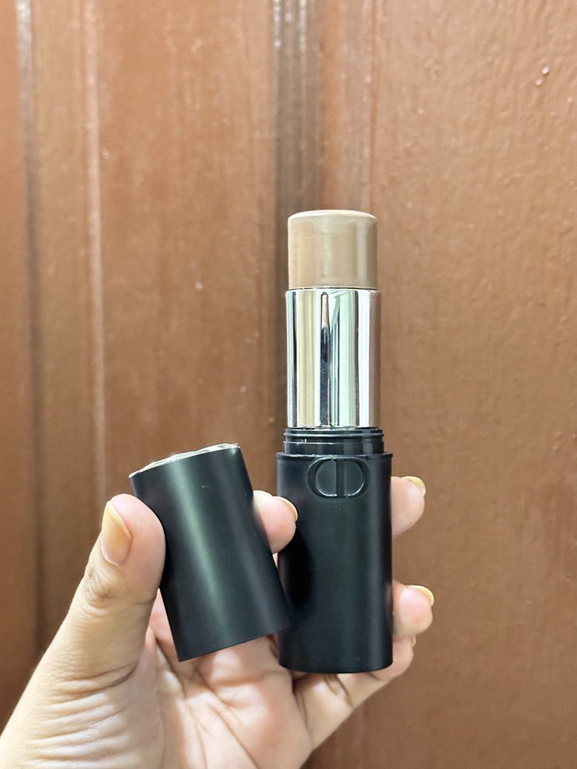 DIOR Forever Skin Contour 03 Medium (Category: Makeup) located in Manila. Submitted by msjanica (Listing ID 1470451875, Image 2). Description: - personal preloved - see 2nd pic, yan na pinakasagad sa natirang product. - with box | shade 03 medium. - 100% guaranteed authentic. ‼️PASS SA PURO TANONG AT BARAT‼️ 📍Location: Pandacan, Manila. — can ship nationwide via j&t (shipping fee to be shoulder by the buyer..