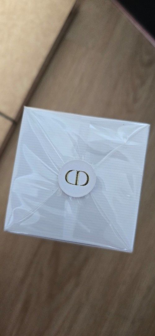 Dior J'adore Eau de Parfum 100ml (Category: Fragrance & Deodorants) located in Manila. Submitted by vi_ka (Listing ID 1470521244, Image 3). Description: Brand new and sealed Christian Dior J'adore EDP 100ml. 100% authentic with original CD gold seal and batch code. Made in France. Perfect for gifts or personal use not tester.
