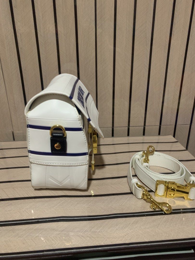 DiorCamp (Category: Cross-body Bags) located in San Fernando. Submitted by preluxuria_online_shop (Listing ID 1470375998, Image 3). Description: .