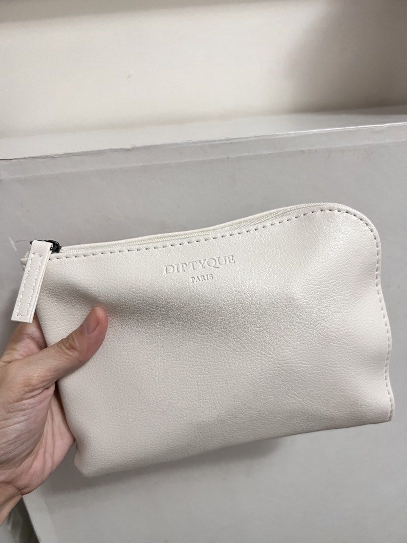Diptyque Travel Pouch Set (Category: Body Care) located in Taguig. Submitted by camillep912 (Listing ID 1470495328, Image 3). Description: Diptyque x Qatar Airways Travel Pouch Set Available: White, Black Pouch What's Inside: •Socks •Eye Mask •Ear Plug •2 Set Skin & Body Care •Natural Spray.