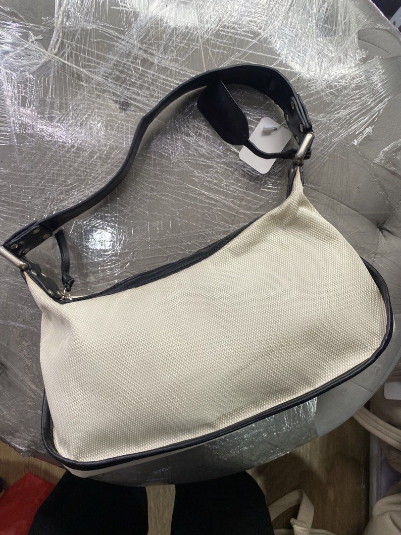 Dkny Kili Bag (Category: Shoulder Bags) located in Davao. Submitted by workmensph (Listing ID 1470531107, Image 2). Description: .
