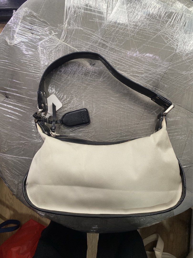 Dkny Kili Bag (Category: Shoulder Bags) located in Davao. Submitted by workmensph (Listing ID 1470531107, Image 1). Description: .