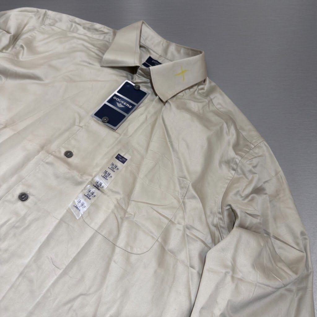 Dockers Long Sleeves Button down Polo (Category: Formal Shirts) located in Davao. Submitted by ckkb1821 (Listing ID 1470360795, Image 2). Description: Dockers Long Sleeves Button down Polo Large on tag (25 x 28/30"L) fits XL to 2XL Brand new with tags, no issue ₱1,299 only + SF.
