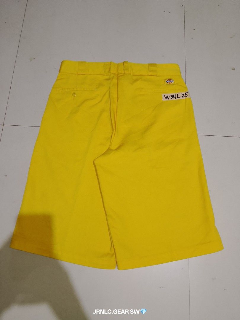 double patch short (Category: Coats, Jackets and Outerwear) located in Quezon. Submitted by jrnlc.gearssw (Listing ID 1470463624, Image 3). Description: double patch short color:yellow size 34 length 24 asnew excellent malutong color rate 10/10 condition 9.5/10 check view picture andyan issue .