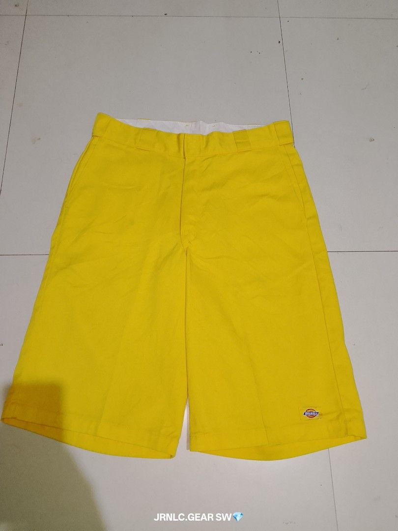 double patch short (Category: Coats, Jackets and Outerwear) located in Quezon. Submitted by jrnlc.gearssw (Listing ID 1470463624, Image 2). Description: double patch short color:yellow size 34 length 24 asnew excellent malutong color rate 10/10 condition 9.5/10 check view picture andyan issue .