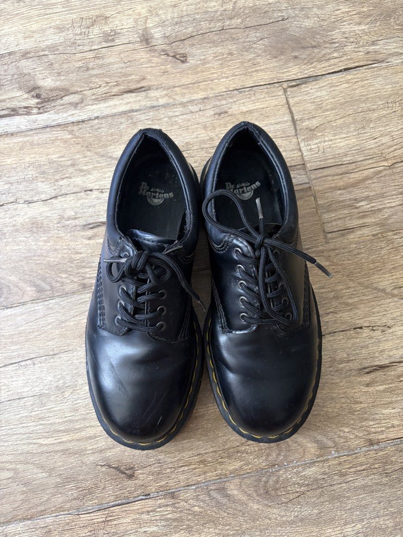 Dr. Martens 8053 Quad Platform Derby Shoes (Category: Loafers) located in Makati City. Submitted by myspunkyvalentine (Listing ID 1470392971, Image 2). Description: Well-used, leather chipping near the ankle due to long time storage. RFS No longer my style. Negotiable.