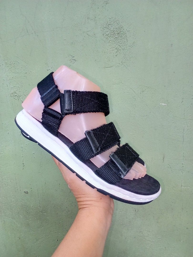 Dr martens fusion 3 (Category: Flats & Sandals) located in General Santos City (Dadiangas). Submitted by ukayonlineshoppe (Listing ID 1470478084, Image 3). Description: no issue 24cm slim feet.