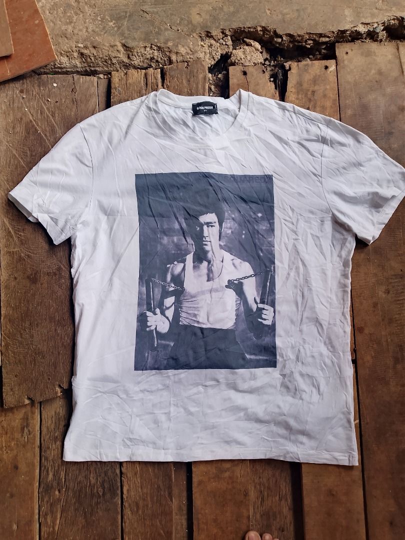 DSquared2 Bruce Lee Graphic T-Shirt (Category: Tshirts & Polo Shirts ) located in Caloocan City. Submitted by alfepangasate1021 (Listing ID 1470402700, Image 1). Description: - Brand: Dsquared2 (Distributed by Staff International) - Color: White - Design: Large front graphic print of Bruce Lee with nunchucks - Style: Classic crew neck, short sleeves - Origin: Made in Italy - Condition: Clean, well-maintained piece with crisp graphics.