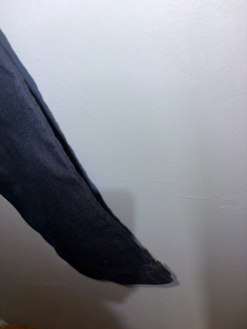 Dutil Navy blue Slim Pants Size 28 (Category: Jeans) located in Manila. Submitted by margascloset_ (Listing ID 1470491654, Image 3). Description: - Size: 28 (on waistband) - Color: Black - Fit: Straight-cut - Condition: Clean, no stains .