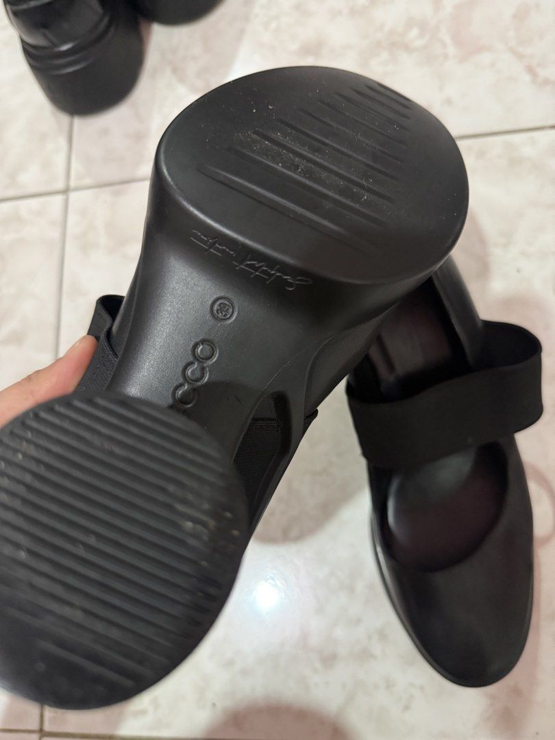 Ecco Black Shoes (Category: Wedges) located in Quezon City. Submitted by clairestyles94 (Listing ID 1470466073, Image 2). Description: .