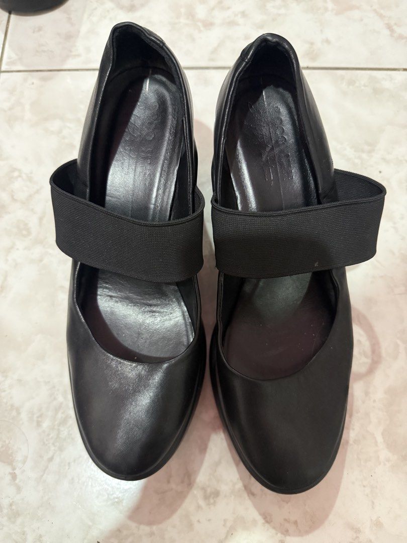 Ecco Black Shoes (Category: Wedges) located in Quezon City. Submitted by clairestyles94 (Listing ID 1470466073, Image 1). Description: .