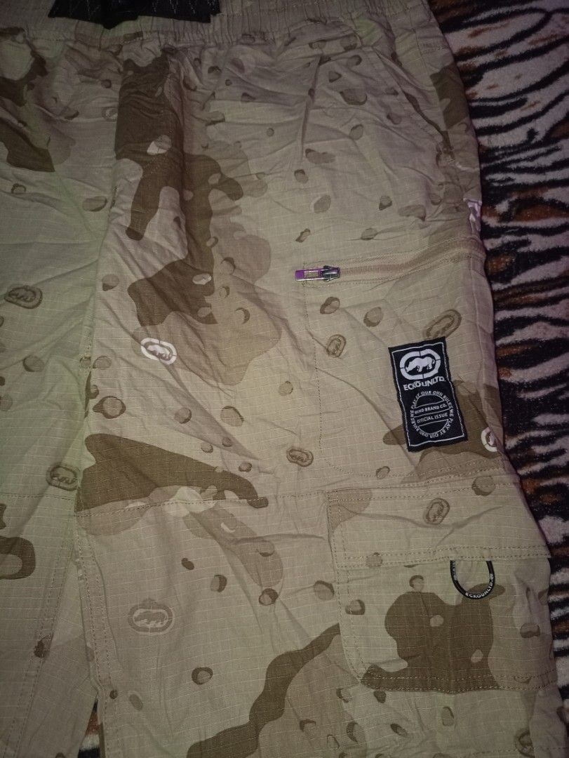 Ecko Unltd. Desert Camo Cargo Shorts Size XL (Category: Shorts) located in Manila. Submitted by naixhrift (Listing ID 1470476033, Image 2). Description: Ecko Unltd Desert camo cargo shorts Size: XL Length 24 Waist 30 to 42 1k plus shipped jnt courier payment on gcash manila area.