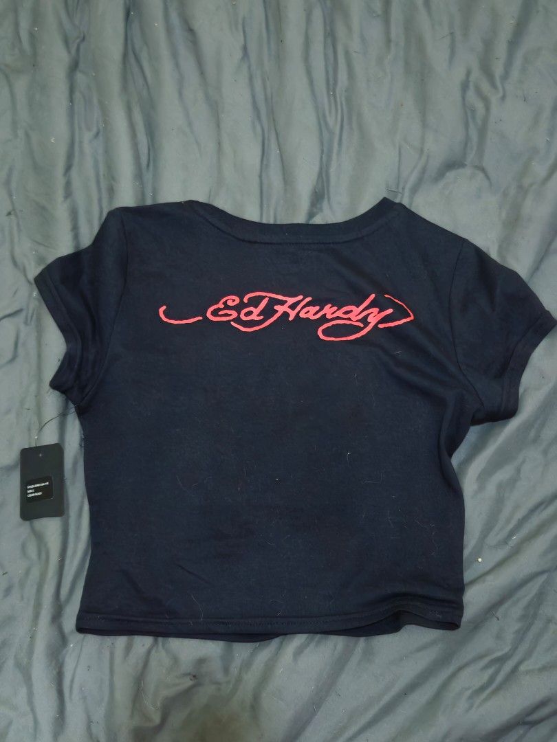 Ed Hardy Black Skull Crop Top (Category: Shirts) located in General Trias. Submitted by averageukayenjoyer (Listing ID 1470369701, Image 3). Description: - Brand new with tags - Size: XS-S - RFS: Didn't realize it's a crop top 🥲 #grunge #alt #punk.