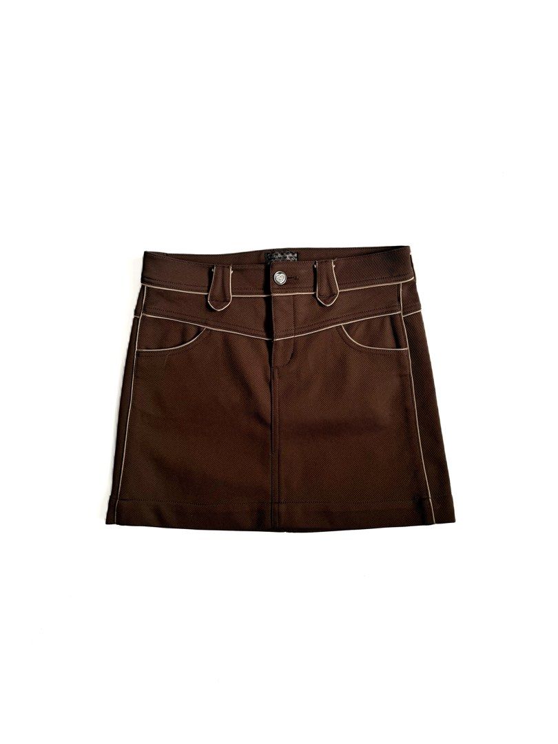 Edwin Golf Brown Mini Skirt with Piping (Category: Skirts) located in Tarlac. Submitted by kr_closet (Listing ID 1470481684, Image 1). Description: - Brand: Edwin Golf - Color: Brown - Design: Contrast piping on pockets, seams, and waistband - Closure: Button closure with branded heart button - Features: Belt loops and leopard print inner waist tag - Perfect for golf or casual sporty outfits.