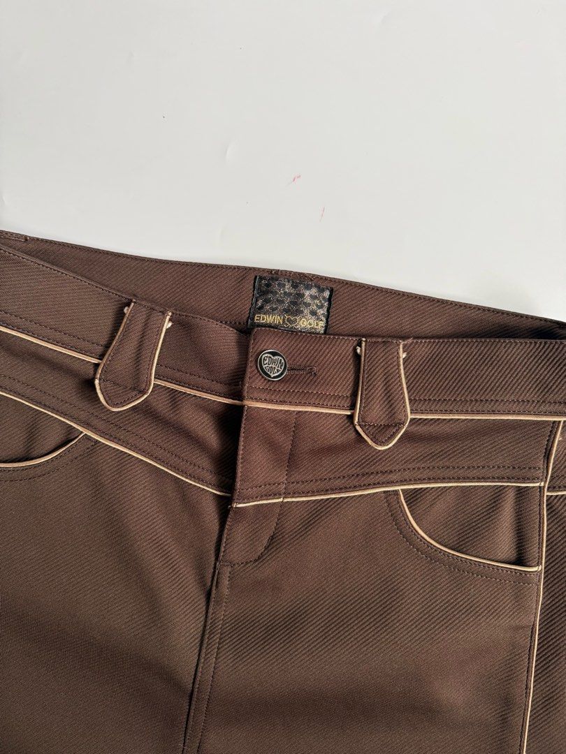Edwin Golf Brown Mini Skirt with Piping (Category: Skirts) located in Tarlac. Submitted by kr_closet (Listing ID 1470481684, Image 3). Description: - Brand: Edwin Golf - Color: Brown - Design: Contrast piping on pockets, seams, and waistband - Closure: Button closure with branded heart button - Features: Belt loops and leopard print inner waist tag - Perfect for golf or casual sporty outfits.