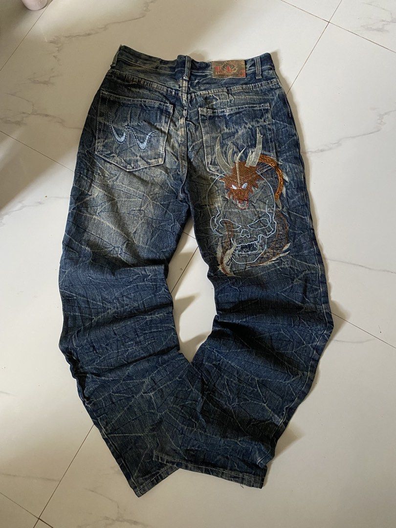 EL Lang Jeans Dragon Skull Embroidery Denim (Category: Jeans) located in Alcala. Submitted by georgetorr31608 (Listing ID 1470509372, Image 1). Description: W30 Length 40 Hem 8.5 Good condition .