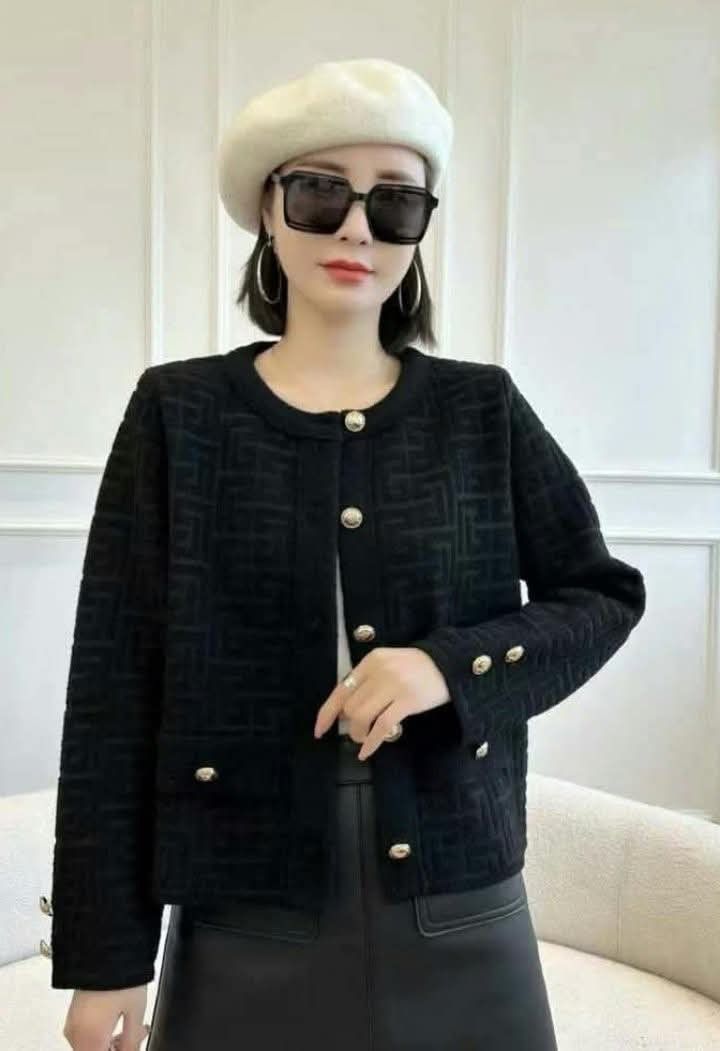 Elegant blazer (Category: Coats, Jackets and Outerwear) located in Manila. Submitted by raredeer-4deb4e (Listing ID 1470370470, Image 3). Description: can fit upto xxl.