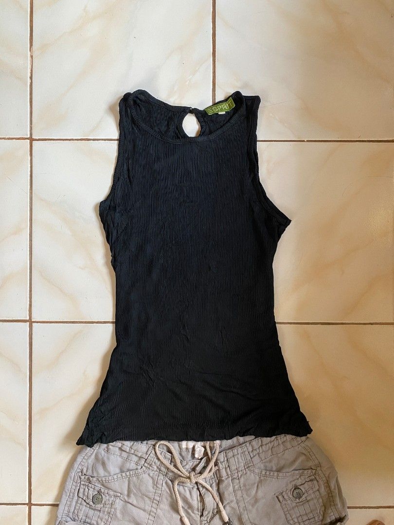 Esprit black ribbed tank top (Category: Sleeveless) located in Roxas City. Submitted by xyddvs (Listing ID 1470381916, Image 1). Description: size small no issues, needs wash.