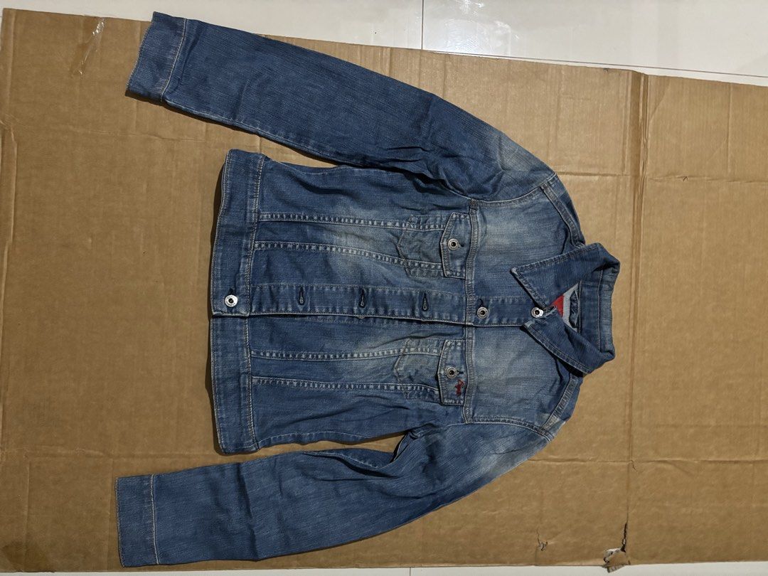 ESPRIT Blue Denim Jacket Size S (Category: Coats, Jackets and Outerwear) located in Manila. Submitted by aysshxx (Listing ID 1470421286, Image 1). Description: - Brand: ESPRIT - Style: Classic blue wash denim jacket with button-up front - Details: Two button-flap chest pockets (one with unique red embroidery) and branded metal buttons - Size: S (International sizing) - Origin: Made in Greece - Condition: Great casual layering piece, ready to wear