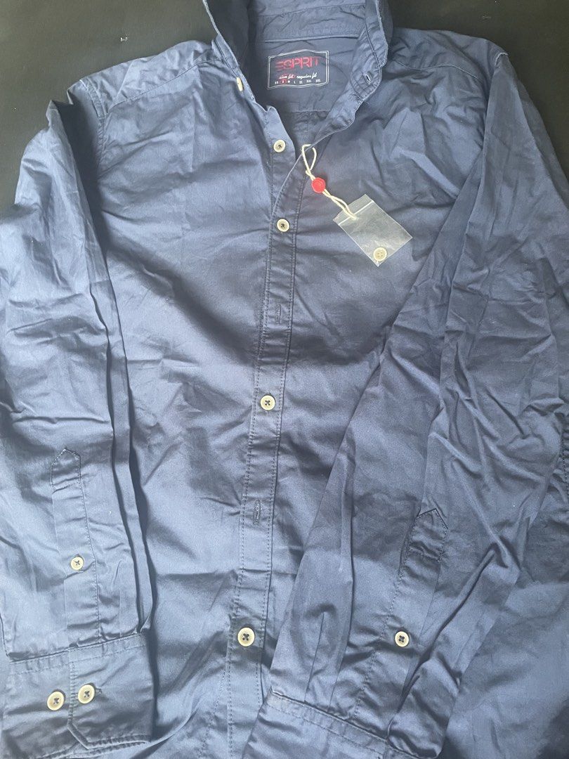 Esprit Navy Blue Slim Fit Button-Down Shirt Size S (Category: Tshirts & Polo Shirts ) located in Quezon City. Submitted by azrah_04 (Listing ID 1470360620, Image 1). Description: - Brand: Esprit - Style: Slim fit button-down shirt - Color: Navy blue / Solid dark blue - Size: Small - Material: 100% cotton - Details: Long sleeves with button cuffs, collar neckline, front button closure .