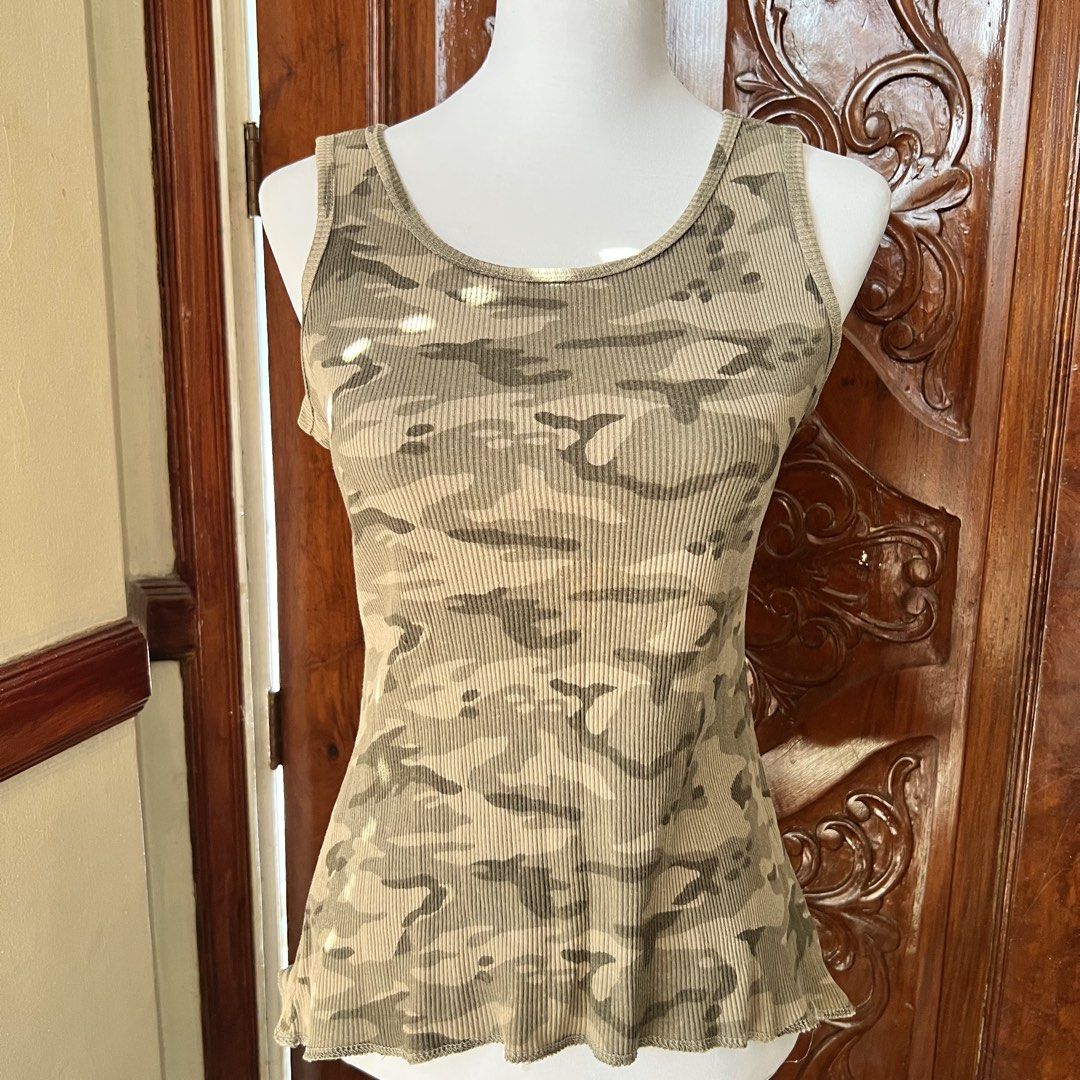 ESPRIT sleeveless top (S) (Category: Sleeveless) located in Manila. Submitted by loveditonce.0711 (Listing ID 1470358404, Image 2). Description: .