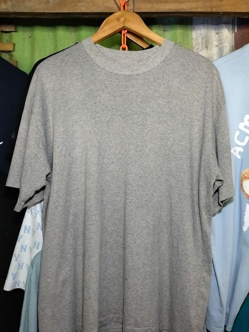 Essential Shirt (Category: Tshirts & Polo Shirts ) located in Kalibo. Submitted by thriftedbykim12 (Listing ID 1470459394, Image 1). Description: Like new condition 23/29.5 Issue: none 450+sf.
