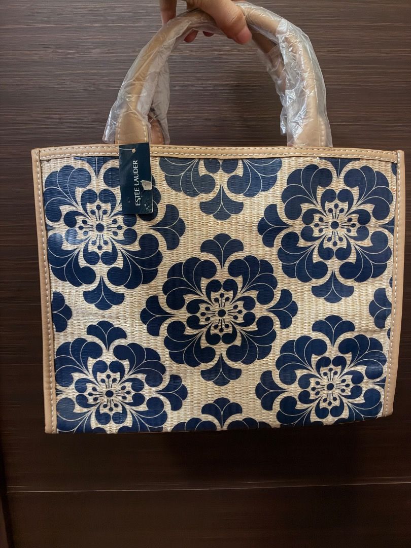 Estee Lauder Blue Floral Structured Tote Bag (Category: Tote Bags) located in Manila. Submitted by itspao457 (Listing ID 1470352210, Image 1). Description: - Brand: Estee Lauder - Design: Blue and cream floral pattern with beige faux leather trim - Interior: Vibrant orange fabric lining with a recycled content inner label Perfect for Summer/Beach/Filipiñana Themed OOTD.