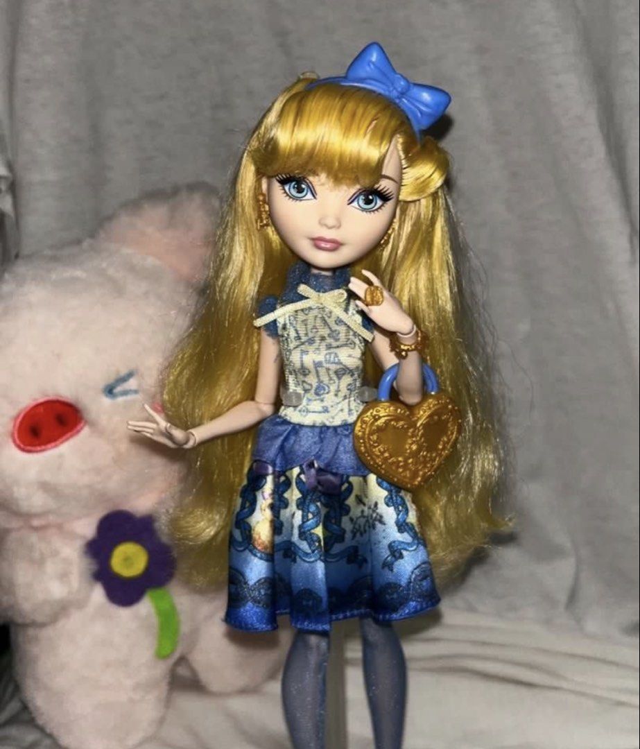 Ever After High Blondie Lockes Doll (Category: Kids Toys) located in Manila. Submitted by doll_lxver (Listing ID 1470356625, Image 2). Description: negotiable .