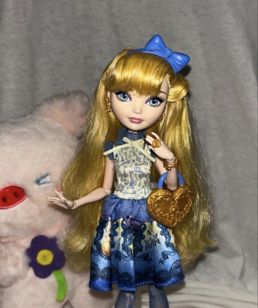 Ever After High Blondie Lockes Doll (Category: Kids Toys) located in Manila. Submitted by doll_lxver (Listing ID 1470356625, Image 1). Description: negotiable .