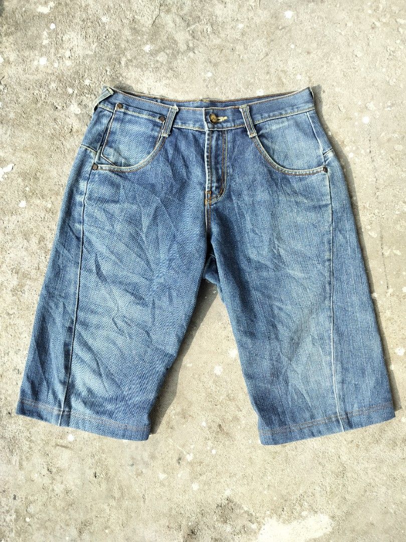 EVISU JORTS SIZE 30 (Category: Shorts) located in Manila. Submitted by gcarchives (Listing ID 1470494574, Image 3). Description: EVISU GENES JORTS 30 WAISTLINE | 24 LENGTH EXCELLENT CONDITION COLOR RATE 9.5/10 AUTHENTIC | COMPLETE TAGS ISSUE: FADED PATCH | NEED WASH.