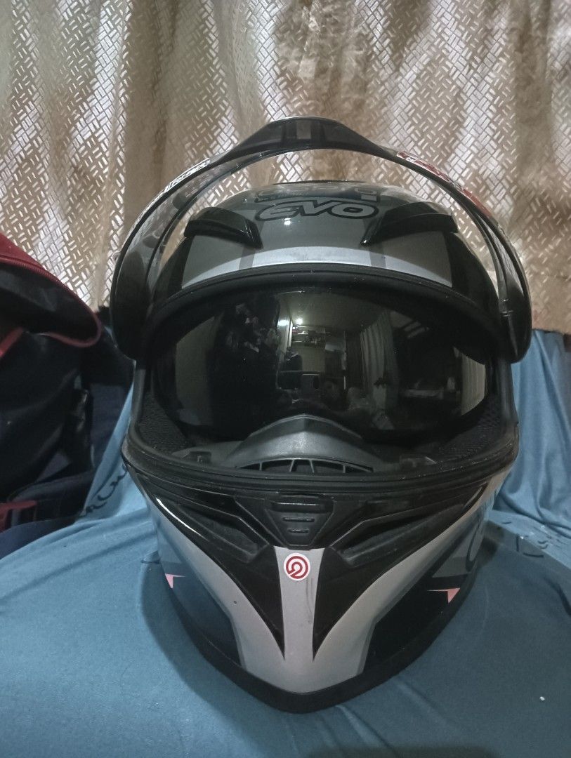 Evo Full Face Helmet (Category: Helmets and other Riding Gears) located in Manila. Submitted by paopao_25 (Listing ID 1470511896, Image 2). Description: For decluttering: Evo Helmet with : - Clear Visor - Mesh Bag Honest Issue : - Minor Scratches - Minor Dents - Some parts of the lock have rusts - 3 yrs Usage - the cap in above the helmet are missing -Used but not abused, you could check it in the picture 😀 Manage your expectations cuz it's alre