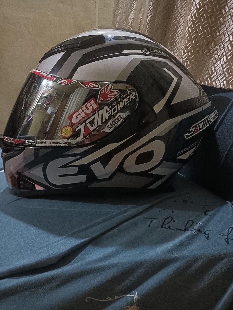 Evo Full Face Helmet (Category: Helmets and other Riding Gears) located in Manila. Submitted by paopao_25 (Listing ID 1470511896, Image 3). Description: For decluttering: Evo Helmet with : - Clear Visor - Mesh Bag Honest Issue : - Minor Scratches - Minor Dents - Some parts of the lock have rusts - 3 yrs Usage - the cap in above the helmet are missing -Used but not abused, you could check it in the picture 😀 Manage your expectations cuz it's alre