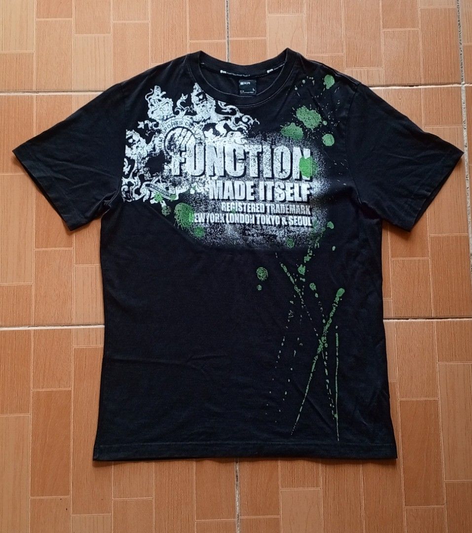 EXR Y2k Grunge Graphic Tee (Category: Tshirts & Polo Shirts ) located in Legazpi City. Submitted by gaz1009 (Listing ID 1470443840, Image 1). Description: Y2K Grunge Graphic Tee Excellent Condition Size Large on tag L26W20 Color rate : 9.5/10 no issues washtag is erased na ung texts ⚠️ REMINDER: Items are either pre-loved or thrifted, so always manage your expectations. Authenticity is also not guaranteed so buy at your own risk..