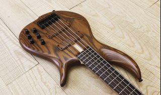 Freedom Custom Guitar Research Dulake 4-String Bass (Japan), Hobbies ...
