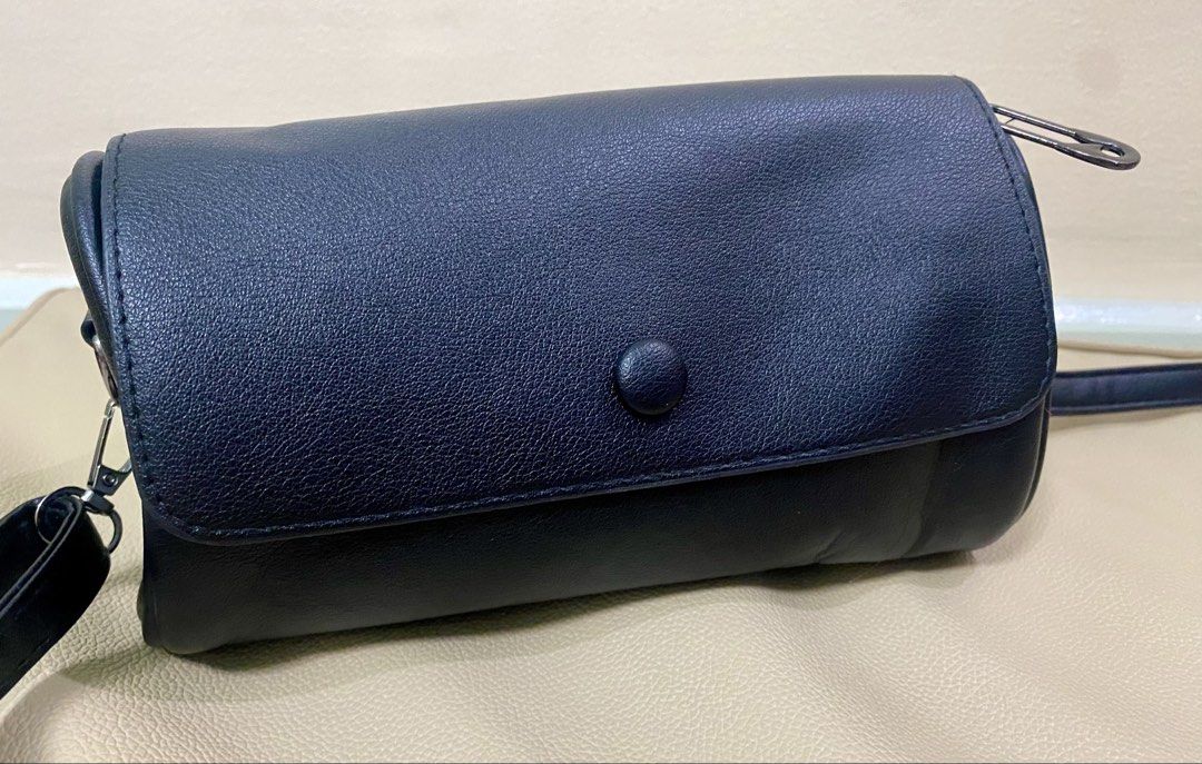 Faux Leather Small Shoulder Bag - Black (Category: Shoulder Bags) located in Quezon City. Submitted by dquad.dquad (Listing ID 1470512451, Image 3). Description: Faux Leather Small Shoulder Bag - Black Length - 7" Height - 4" Base - 4.5" Brand new. Location: Scout Area. Bgy Roxas Quezon City.