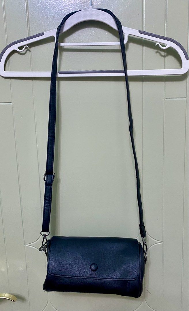 Faux Leather Small Shoulder Bag - Black (Category: Shoulder Bags) located in Quezon City. Submitted by dquad.dquad (Listing ID 1470512451, Image 2). Description: Faux Leather Small Shoulder Bag - Black Length - 7" Height - 4" Base - 4.5" Brand new. Location: Scout Area. Bgy Roxas Quezon City.