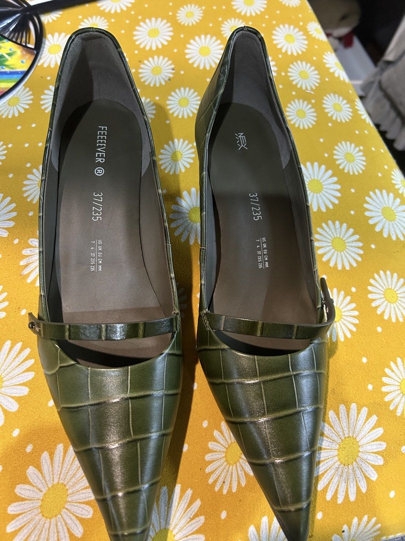 Feeeever crocs leather size 37 (Category: Heels) located in Cavite. Submitted by cecitrifthshop (Listing ID 1470506636, Image 1). Description: e FEEEEVER olive green croc-embossed pointed-toe flats/pumps size 37 .