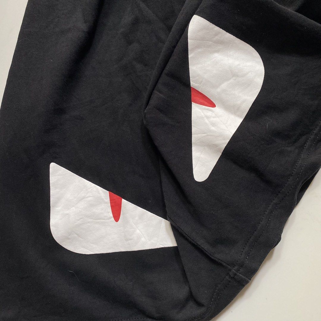 FENDI (Category: Activewear) located in Zaragoza. Submitted by 9701026734 (Listing ID 1470514472, Image 3). Description: FENDI ‎ size MEDIUM ‎dimes W20/L24 ‎condition VERY GOOD ‎color rate 9.6/10 ‎issue cut washtag .