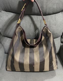 (Category: ) located in . Submitted by chic.bags (Listing ID 1470535226, Image 1). Description: .