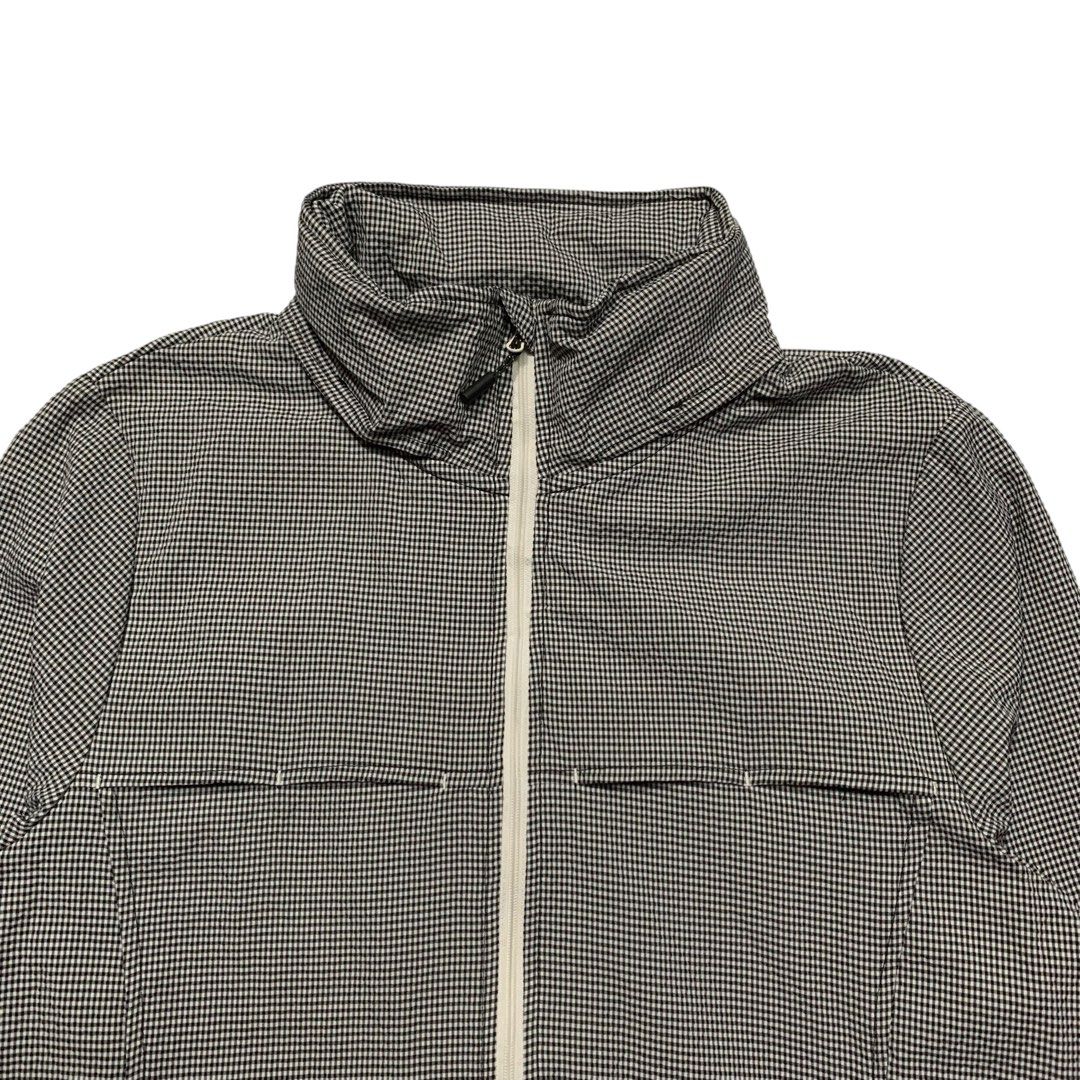 Fieldcore Japan Zip-Up Packable Outdoor Jacket (Category: Coats, Jackets and Outerwear) located in Baguio. Submitted by thesecretshop_ph (Listing ID 1470383183, Image 3). Description: Size: Large Lenght: 25” Width: 20” Issue: -.