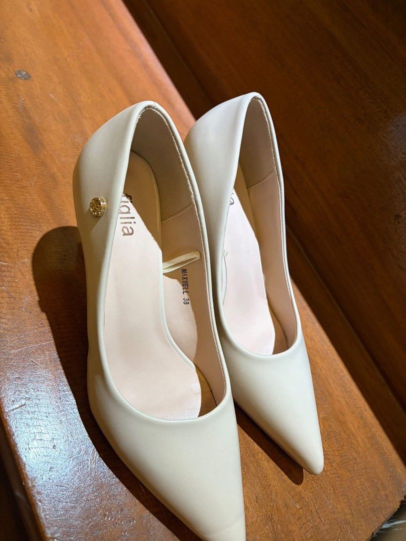 Figlia Maxwell Beige Pumps (used ONCE) (Category: Heels) located in San Pedro. Submitted by iella07 (Listing ID 1470393589, Image 1). Description: - Brand: Figlia - Style: Pointed toe with flared heels and gold-tone side hardware - Color: Beige - Size: 38 - Condition: like new, ONCE worn (oath taking ceremony), pristine condition - Inclusions: Original box included - Original Price: ₱1,499 Selling Now For: ₱849.