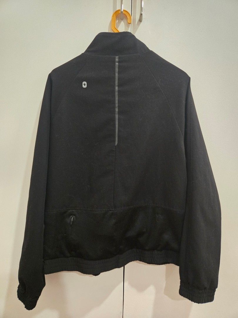 Figs Sydney Scrub Jacket (Category: Coats, Jackets and Outerwear) located in Muntinlupa City. Submitted by stefanigp (Listing ID 1470487643, Image 2). Description: RFS: Too big for me Size is small Color is black No flaws.